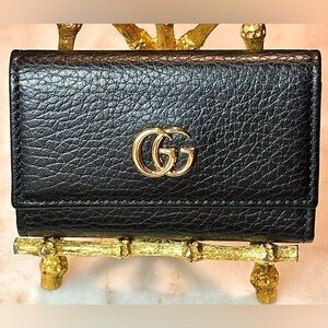 GUCCI GG MARMONT BLACK LEATHER KEY CASE 6 GOLD TONED KEY HOOKS DOUBLE G LIKE NEW